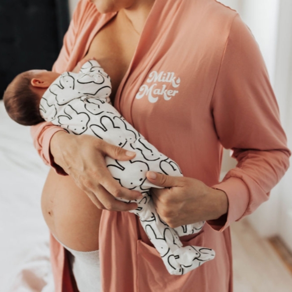 NEW! The Little Milk Bar Birth Box includes Robe (L/XL), Slippers (L), Bath Bomb - Picture 7 of 10